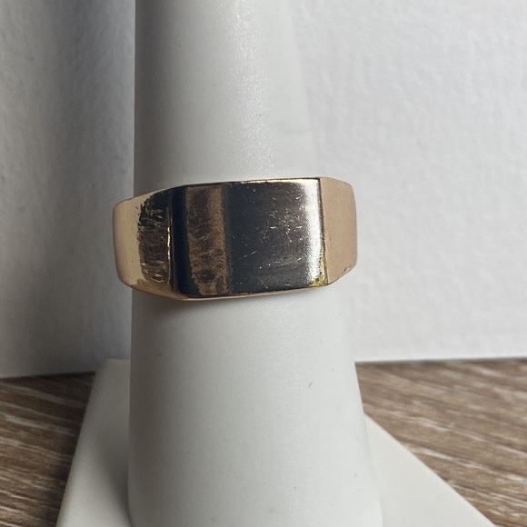 NEW Goldtone Signet Ring - Picture 4 of 11